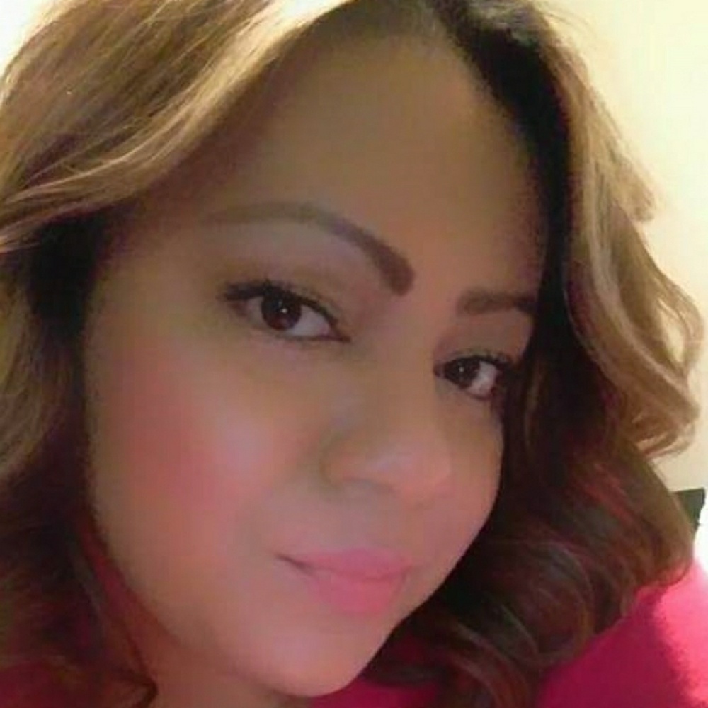 Meet your Posher, Adela